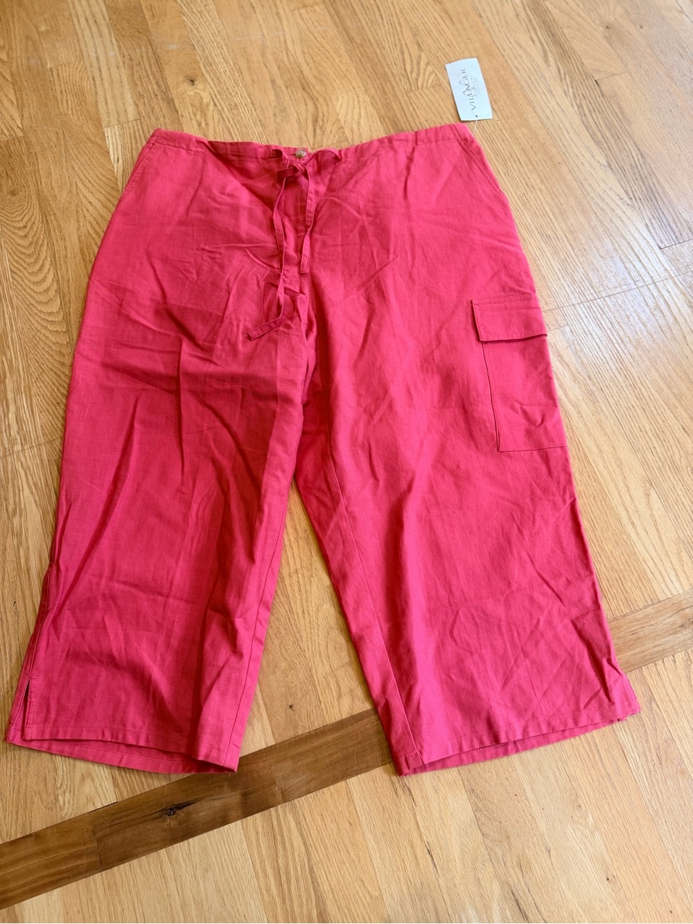 NEW Ladies Size 2 "Villager by Liz Claiborne" Cargo Capri Shorts Bright Pink NEW